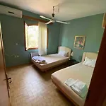 Ioanna Seafront Ferienhaus Chalkís