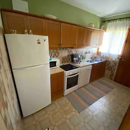 Seafront In - 60min From Athens Semesterbostad *